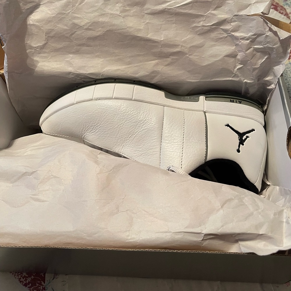 Vintage Brand New Condition Barely Worn Kept In Original Box Jordan Elite 2 Low.